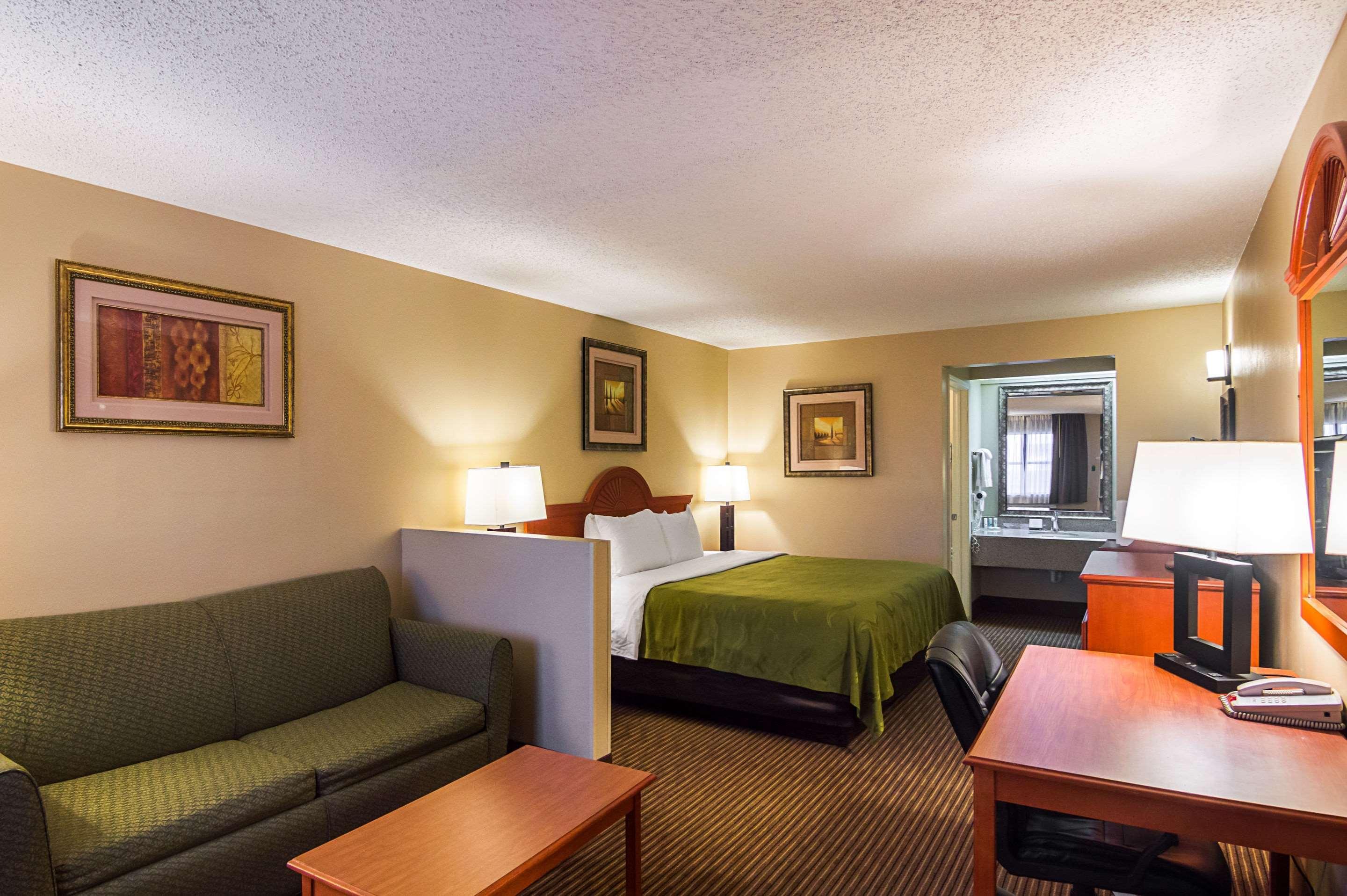 Quality Inn & Suites Garland - East Dallas Exterior photo
