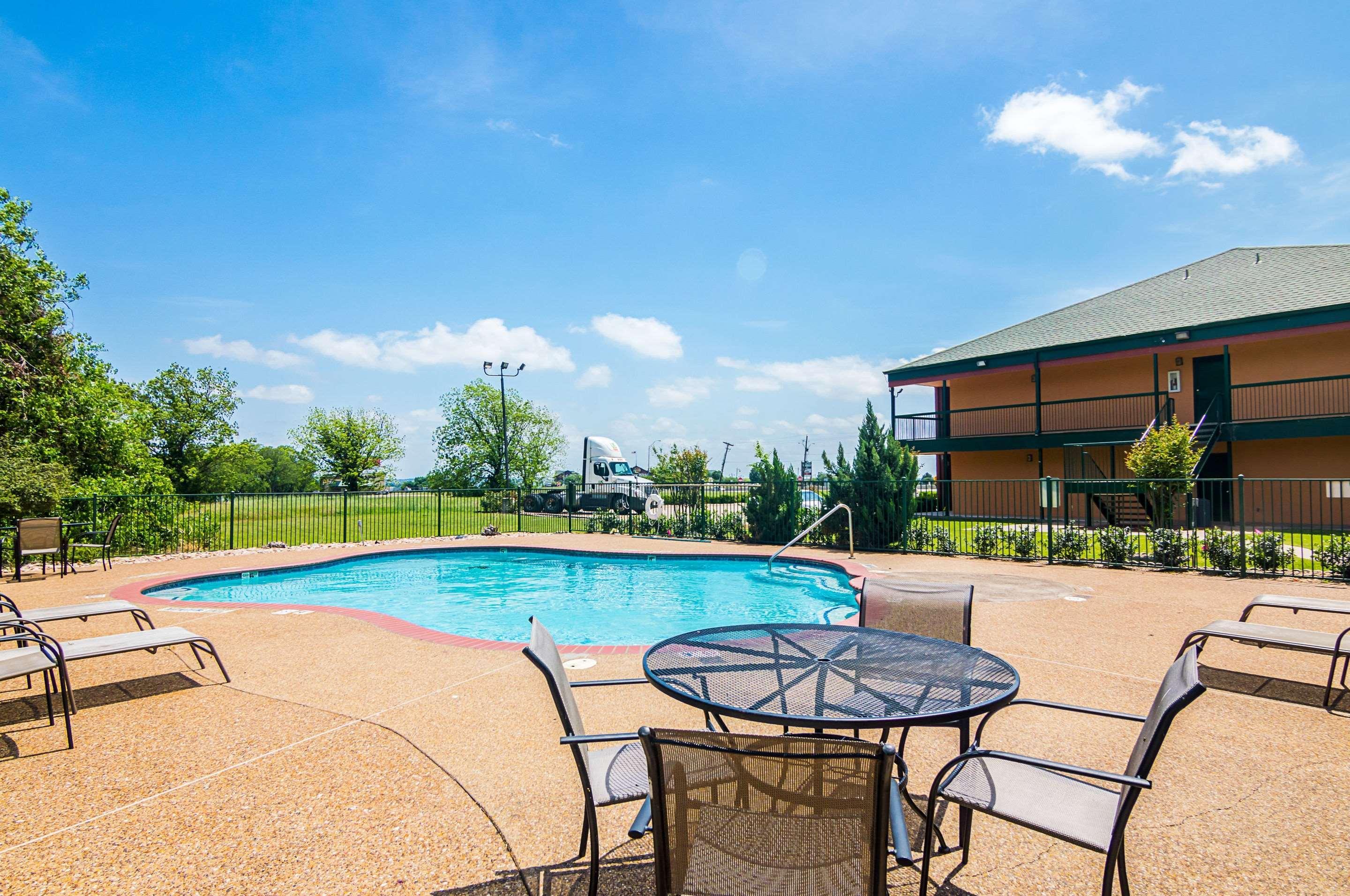 Quality Inn & Suites Garland - East Dallas Exterior photo