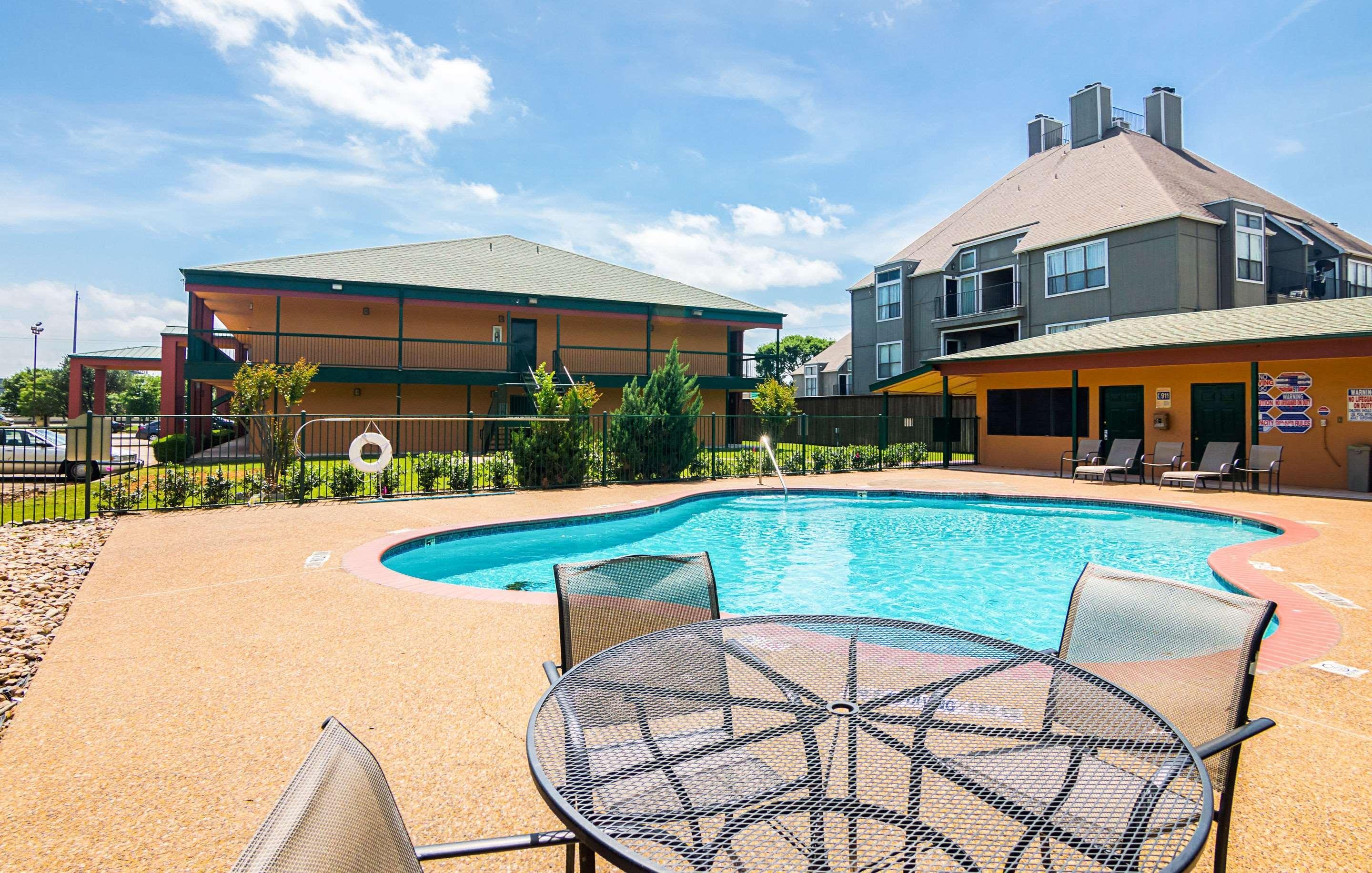 Quality Inn & Suites Garland - East Dallas Exterior photo