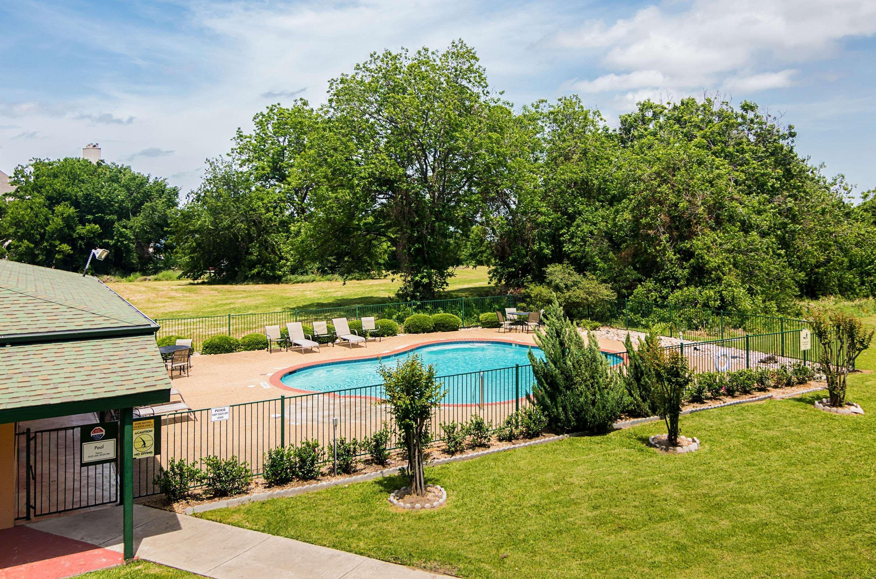 Quality Inn & Suites Garland - East Dallas Exterior photo